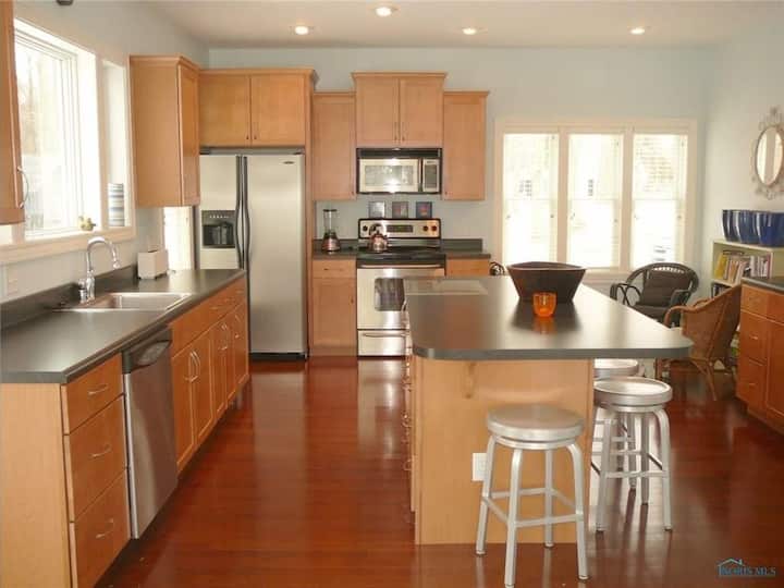 Kelleys Island Getaway Houses for Rent in Kelleys Island, Ohio