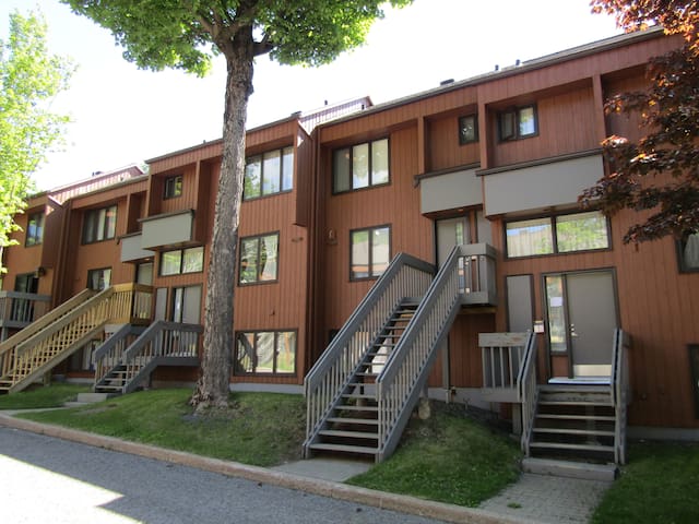 Luxurious townhouse at the foot of the mountain!