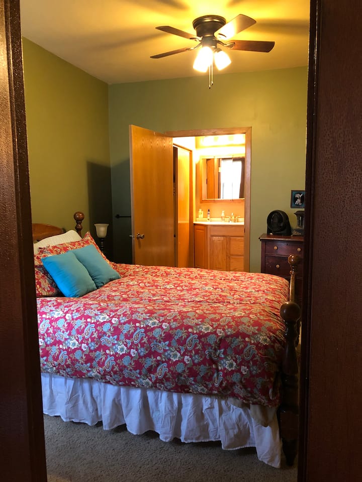 Main level bedroom with full bath.