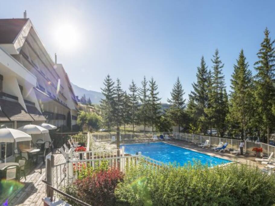 Vue sur la piscine