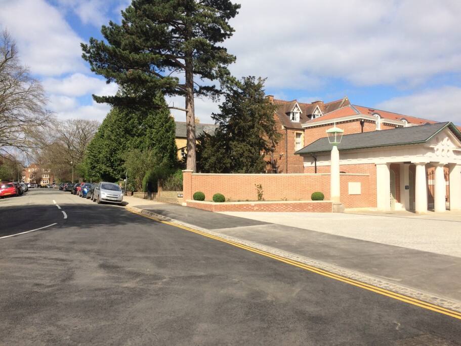 Nearby street and college