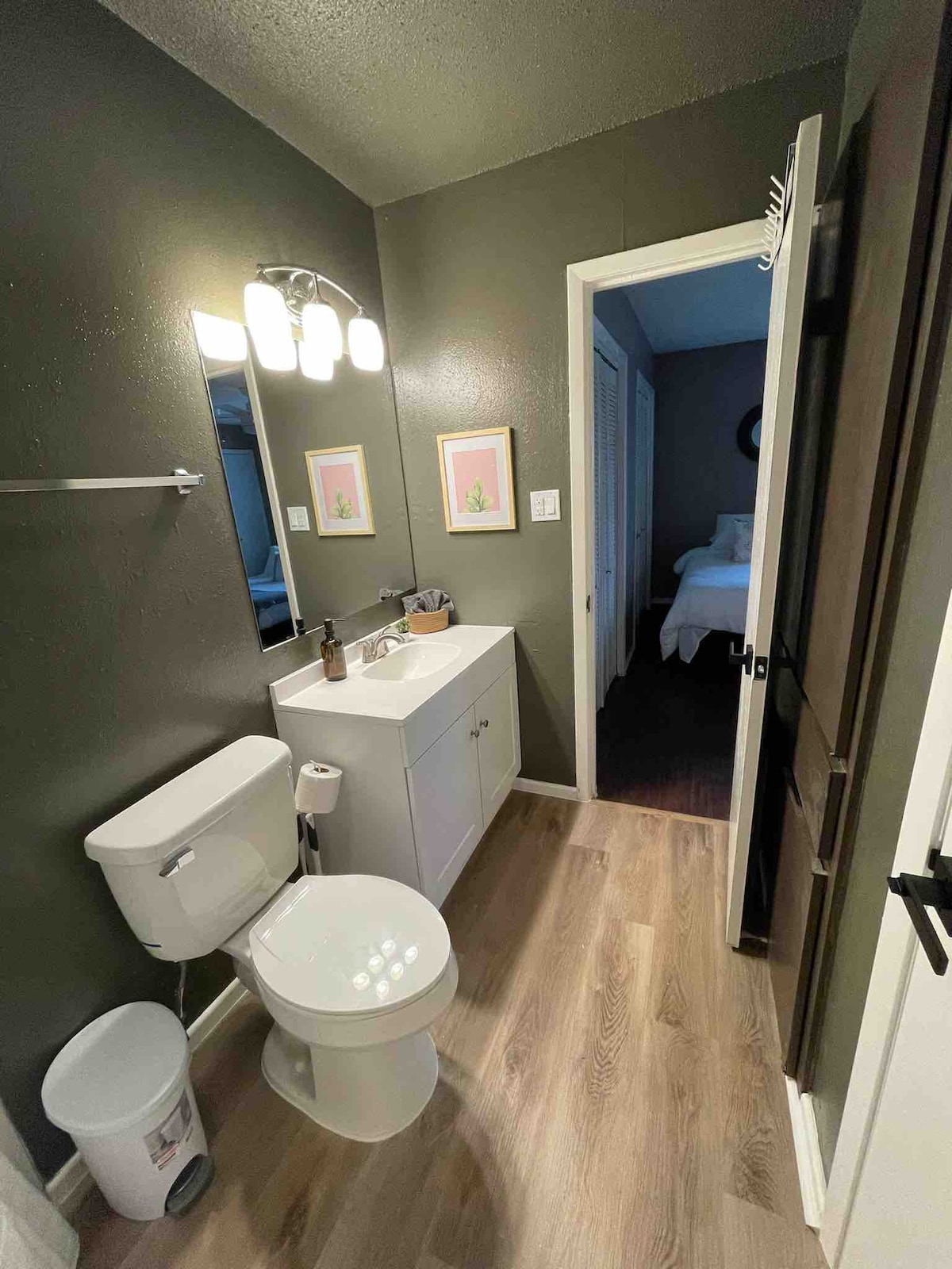 Central 2BR Retreat 5mi from Downtown Patio MC