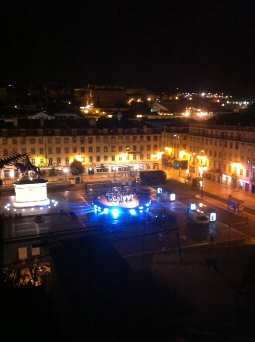 Vista da Praça da Figueira à noite