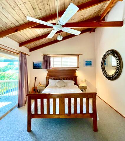 “River Palm” Spacious, private, riverside retreat. gallery image 2