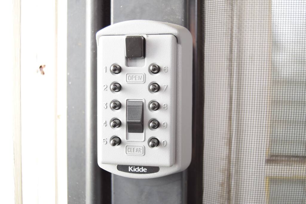 24/7 lockbox access