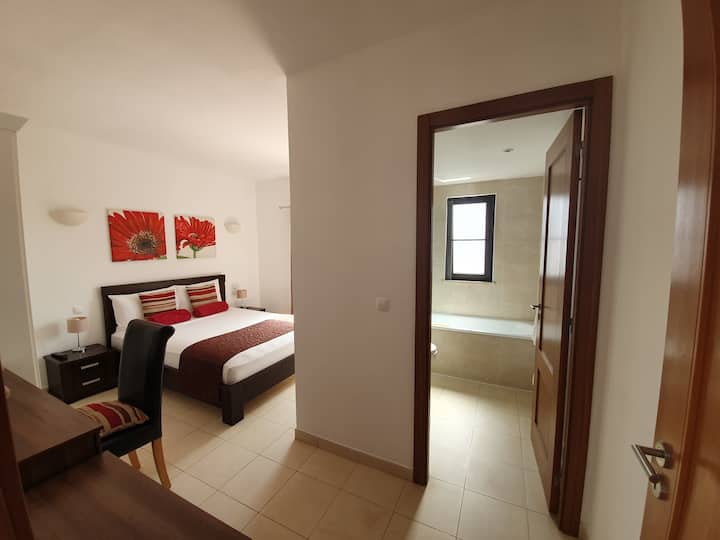 غرفة نوم رقم1 بحمام داخلي