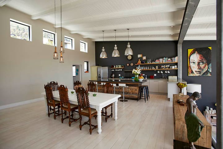 Llandudno Beach Villa with spectacular views gallery image 3