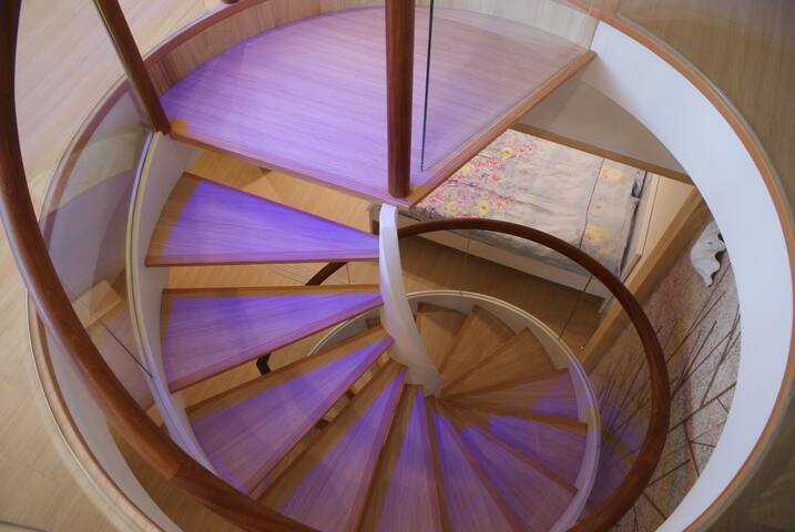 Unique New Wood Modern Luxury Design Home Business gallery image 2