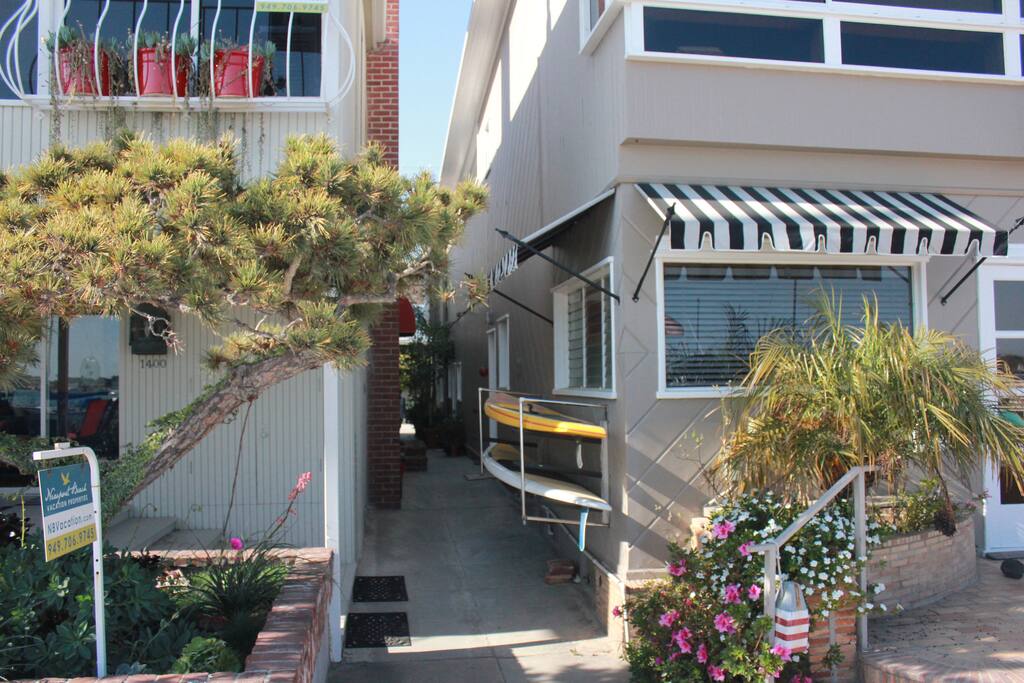 Walk way from beach-we are the house behind the one on the right