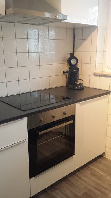Neue moderne vollständige Küche