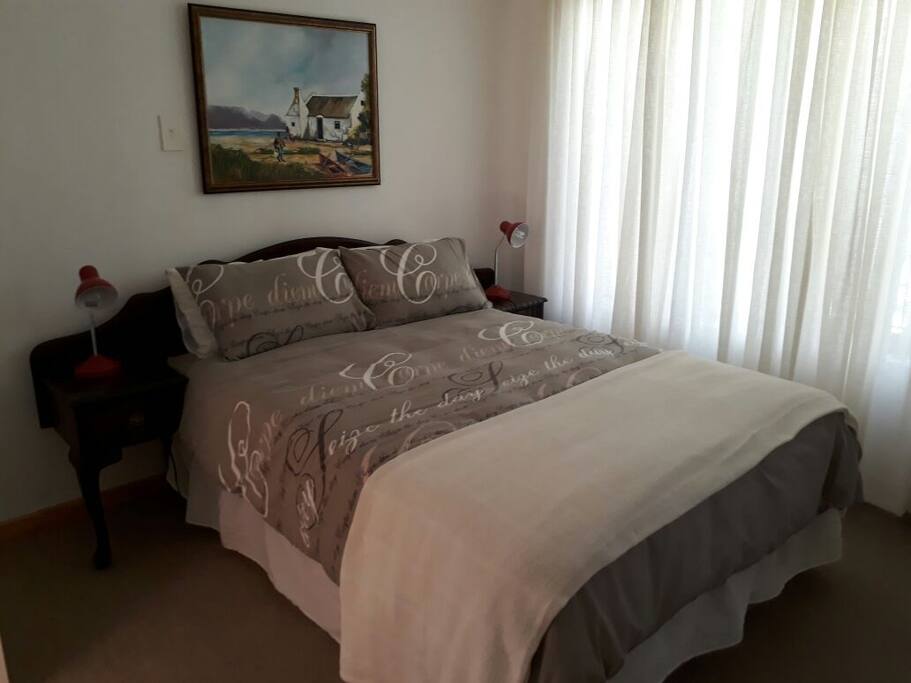 BEDROOM WITH DOUBLE BED