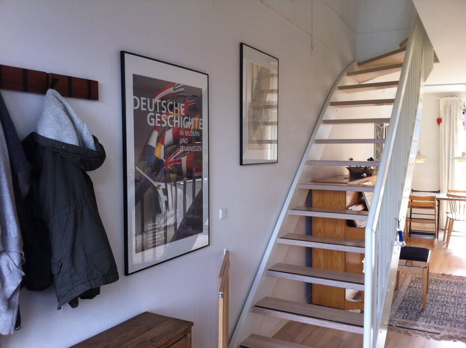 Ground floor, hall with a look to the kitchen and the first floor