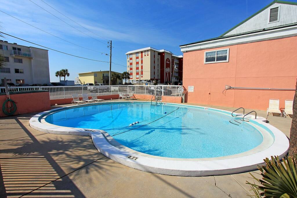 Tropical Isle pool