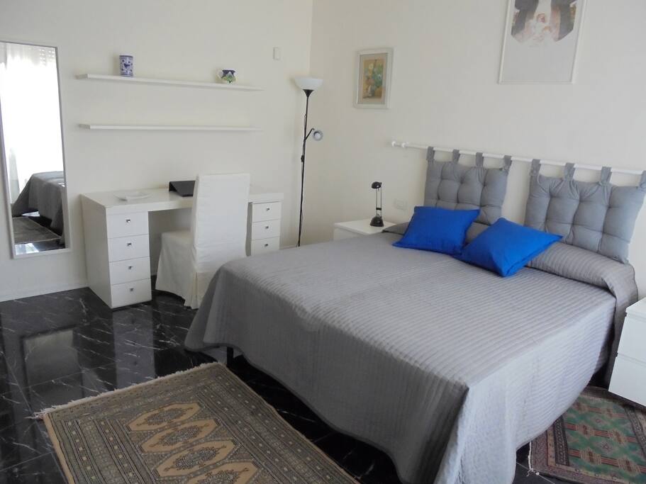 camera con letto matrimoniale o letti singoli