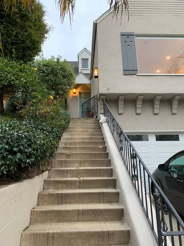 Beautiful garden perfect for outdoor entertaining gallery image 3