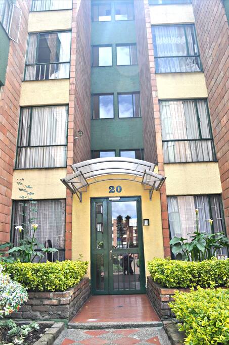 Conjunto cerrado con vigilancia privada
