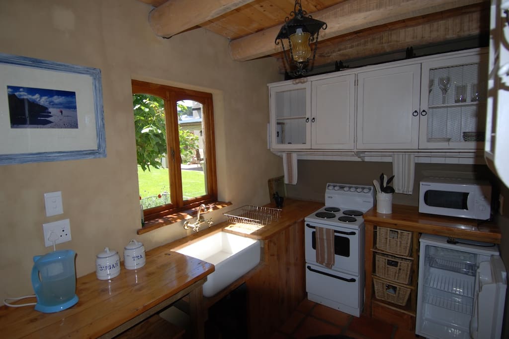 Kitchenette with small fridge