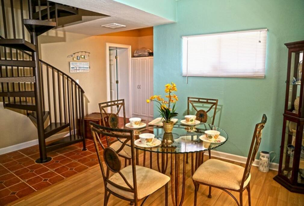 Large dining room overlooking the pool area. (seats 6)