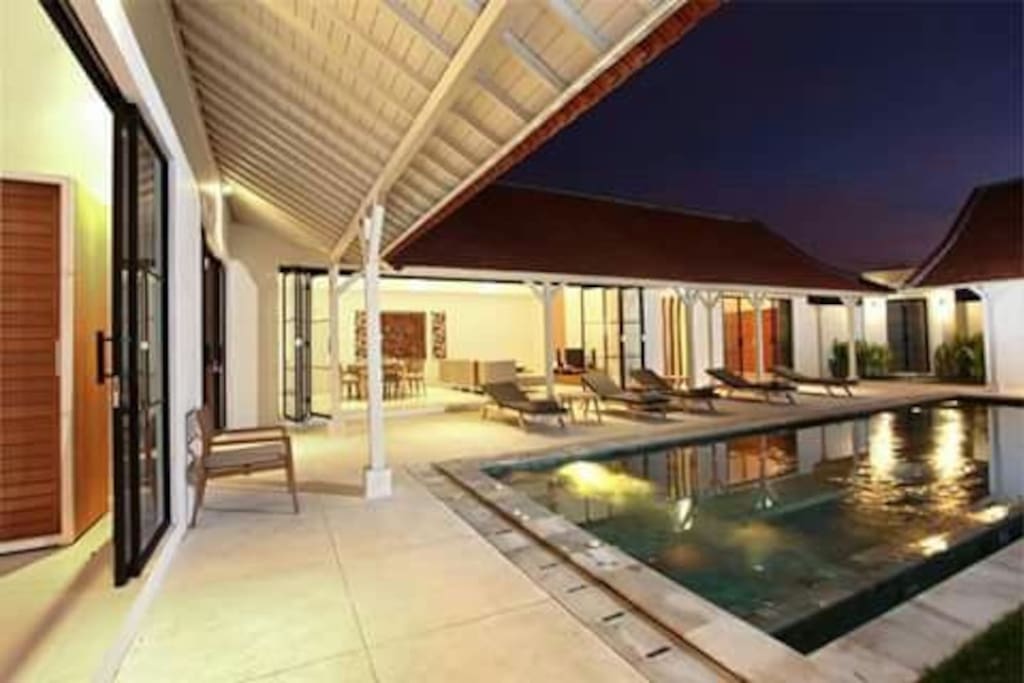 Villa and Pool Overview