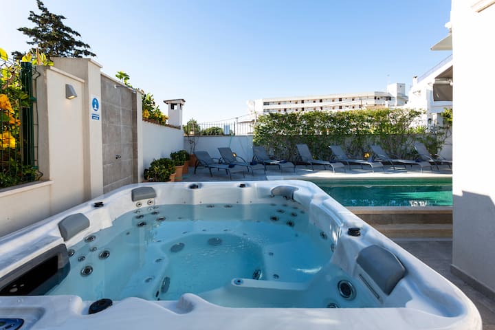 Palma, pool, near beach ,jacuzzi,no car need,golf