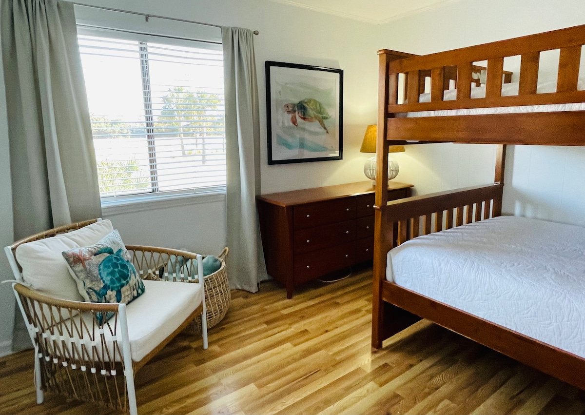 Quest Bedroom with 2 full size bunk beds