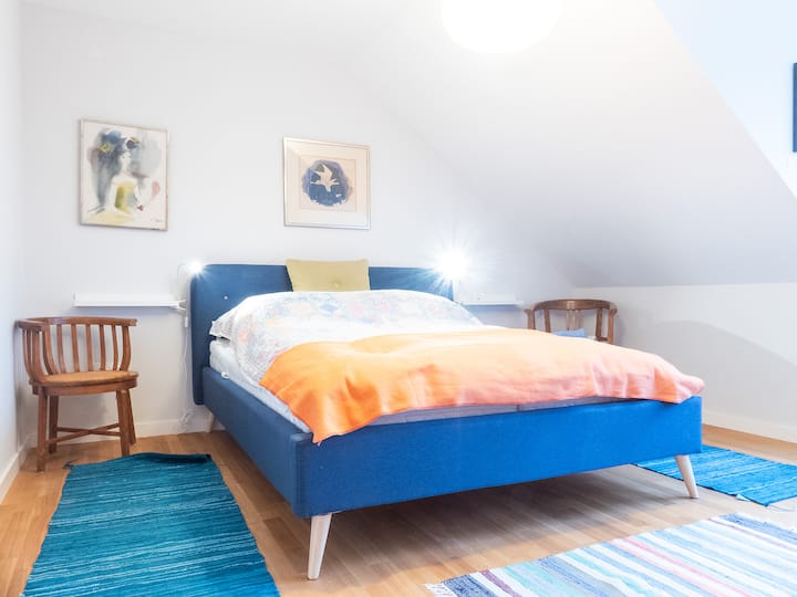 Საძინებელი საწოლით 