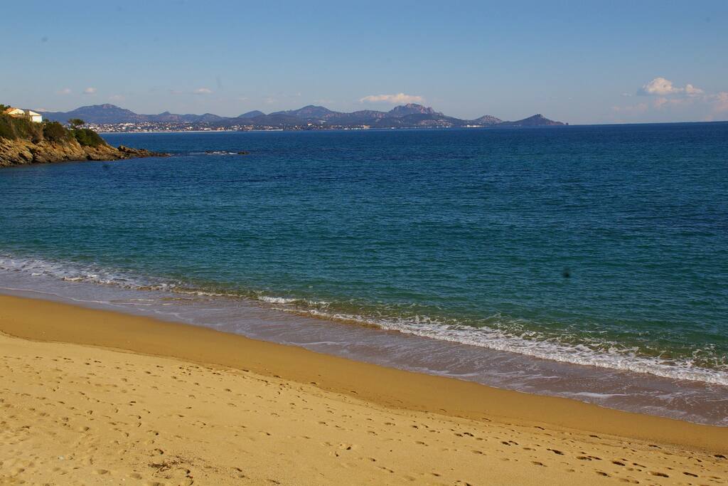 la plage la plus proche
