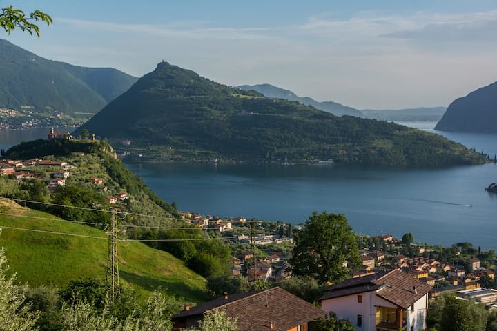 HOLIDAY AT LAKE ISEO CASTAGNET