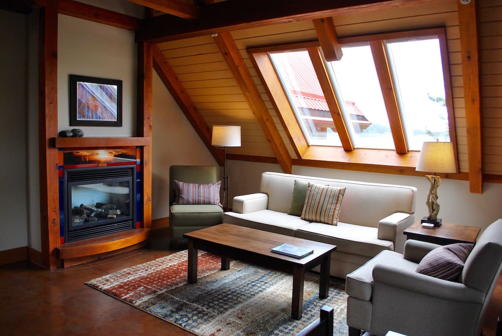 Open and inviting living space w/ gas fireplace