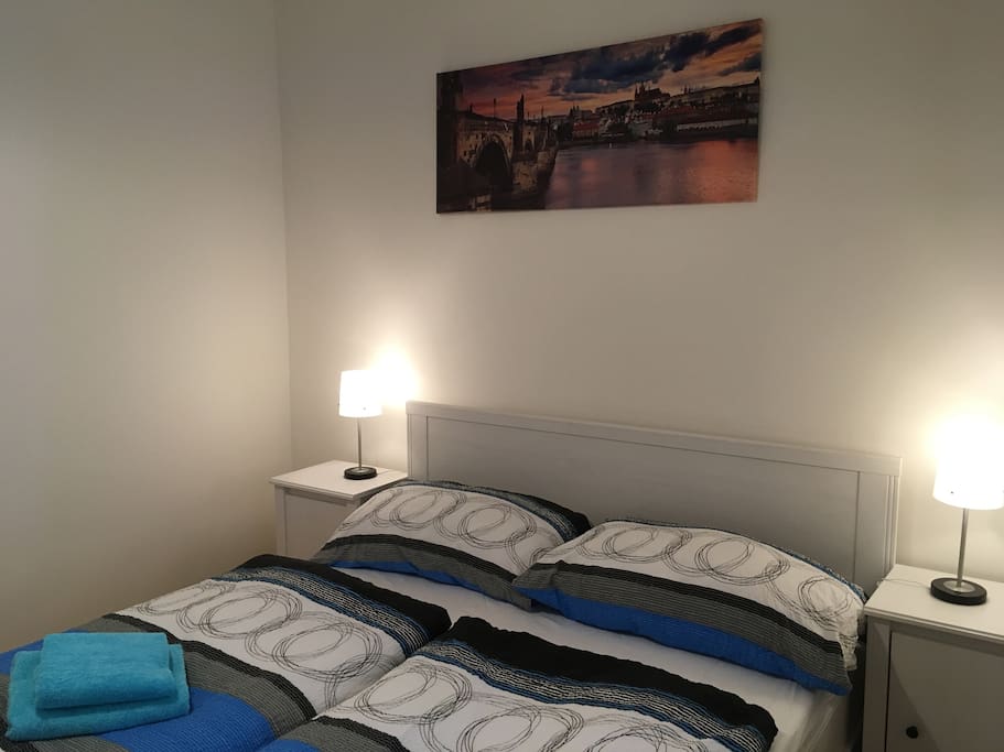 Bedding and towels are included in the price !
