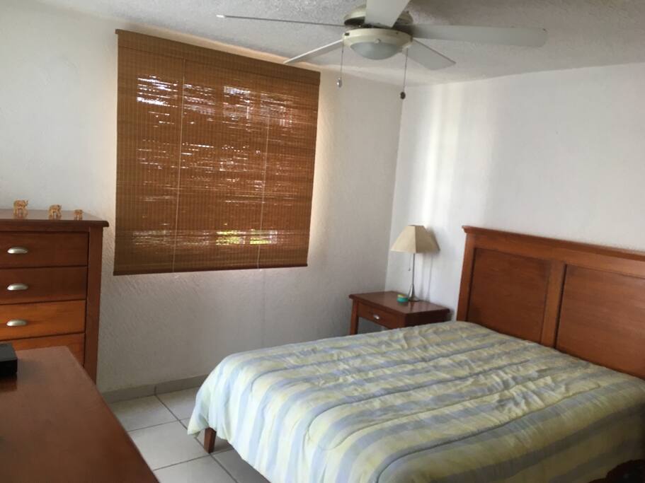 Recámara tres con cama matrimonial