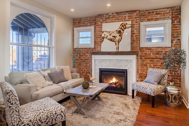 Cozy, private bed + bath in modern Victorian