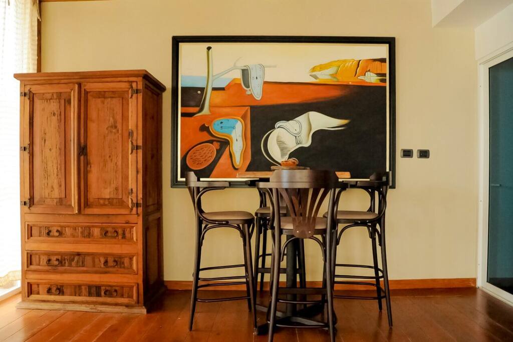 Second level dining table