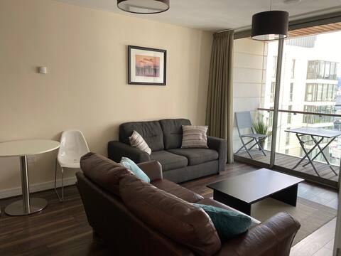 Apt in Titanic Quarter with balcony - Free parking