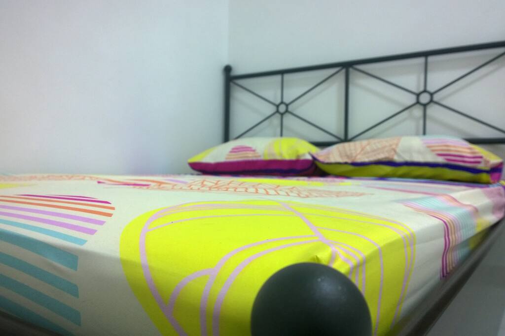 1st room - queen bed