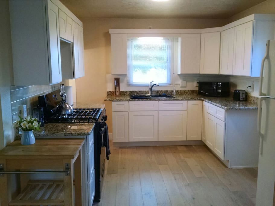 The cottage has a large, newly renovated kitchen that is fully equipped for you to make a meal, complete with fridge-freezer, oven, microwave and dishwasher