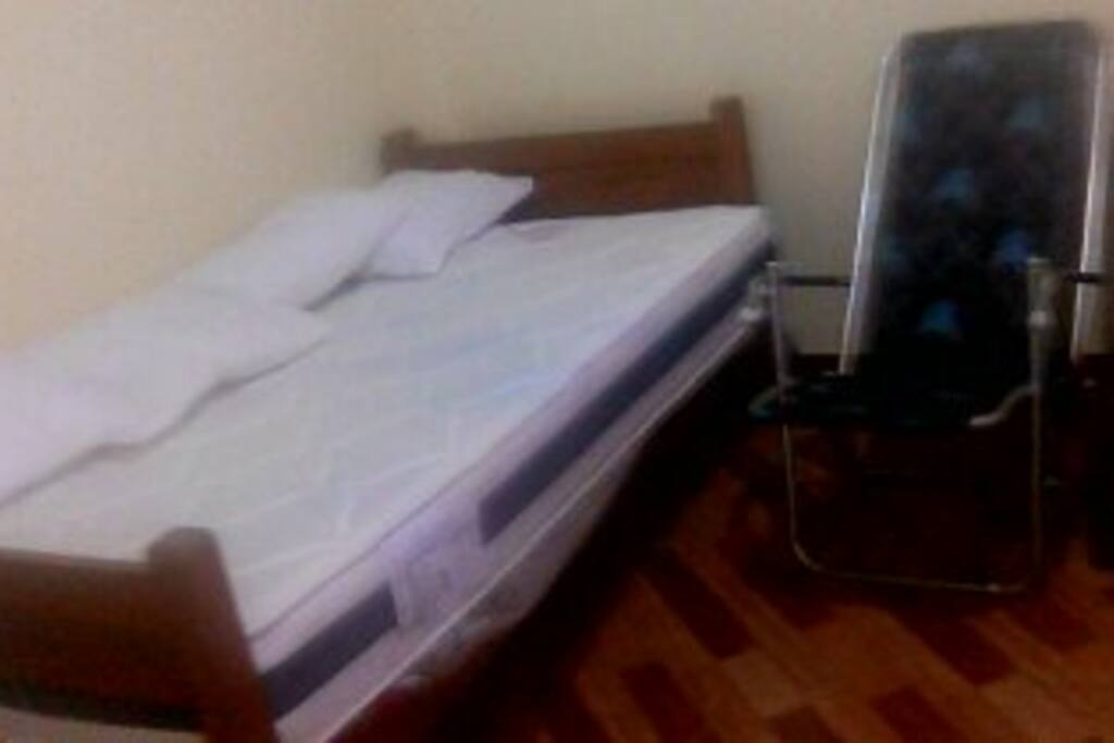 Cama 1, lado izquierdo, de plaza y media (1.5)