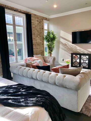 TWO Connecting Condos! 5 King beds! 4 Bdrm/4 Bath! gallery image 4