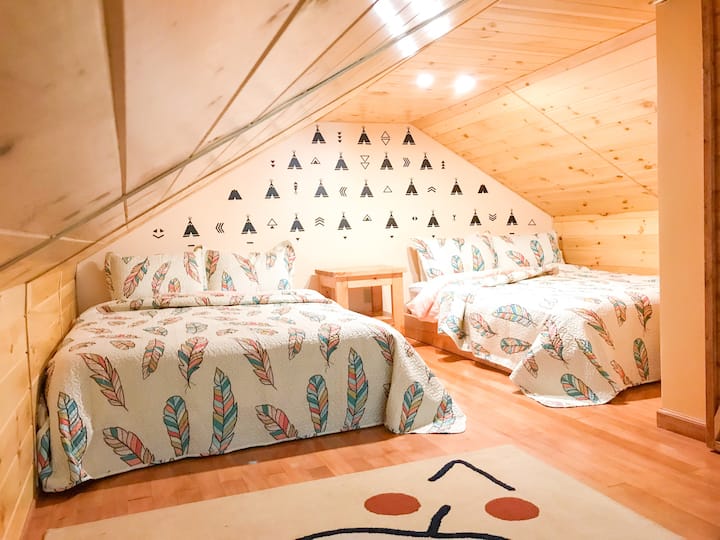 Veliki loft s 2 bračna kreveta i pola kupaonice