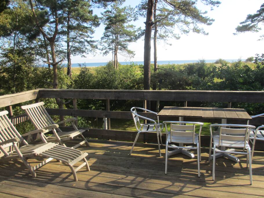 Hovedhusets terrasse, 1. sal, mod havet