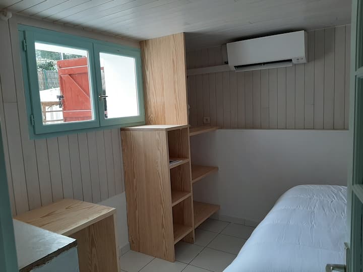 Buru Beltza Additional Room Level 1  East