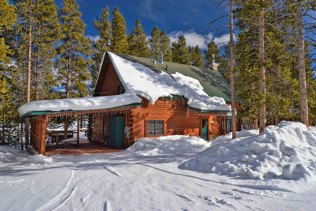 The front of the the house in winter. Lots of parking for cars and snowmobiles!