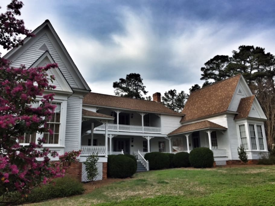 Stay in historic antebellum home. in Milledgeville, United States