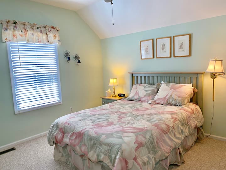 第一间卧室（标准双人床）