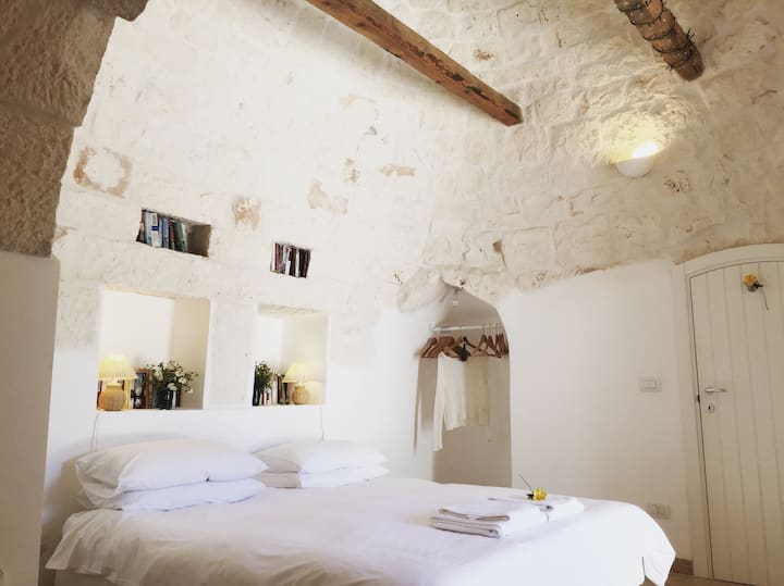 ห้องนอนใหญ่เป็นทรัลโลดั้งเดิม