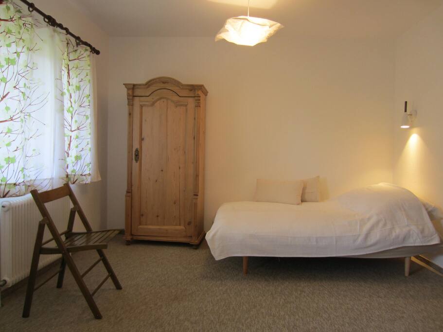 Schlafzimmer mit 2 Betten im Obergeschoß