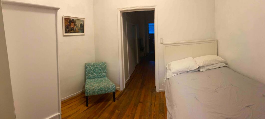 Beautiful Queens Brownstone! – 5BR gallery image 4