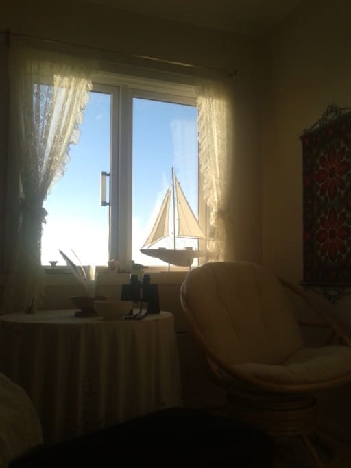 From the living room you have a direct view of the sea.