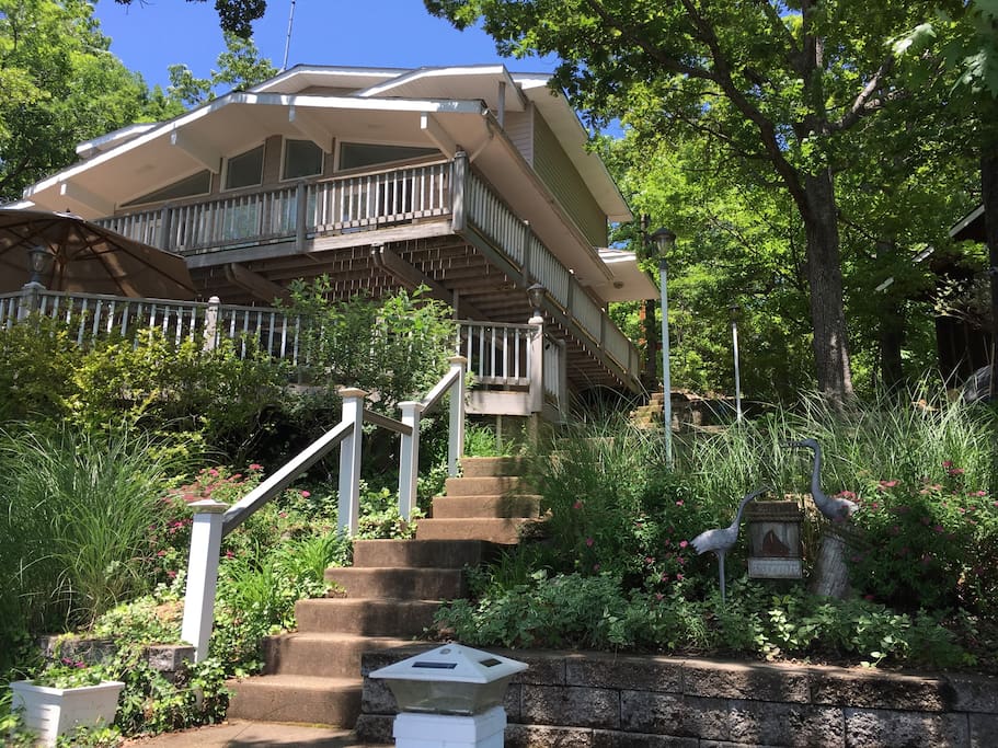 Front view of home.