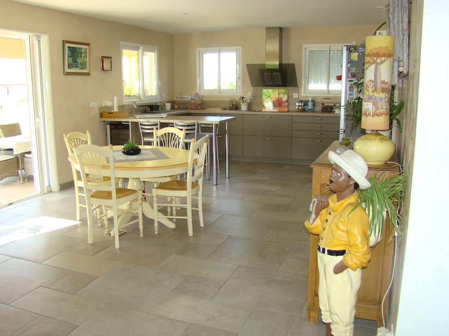 salle a manger donnant directement sur la terrasse américaine